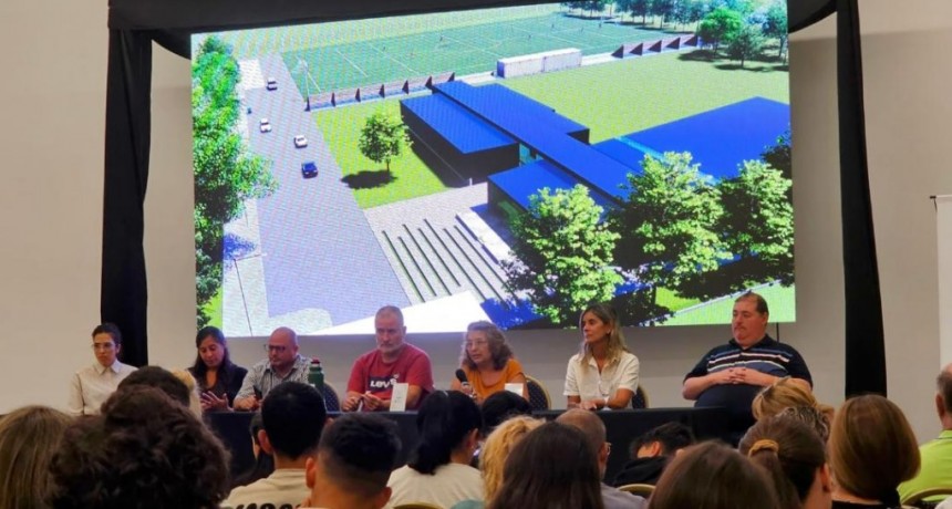 ESCUELA TÉCNICA EN RAMALLO Charla del intendente Poletti con padres de alumnos de la escuela técnica de Ramallo
