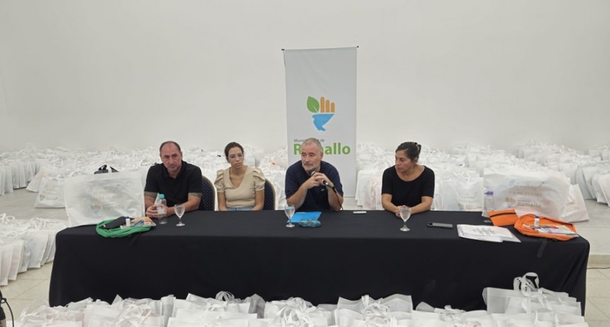 EL MUNICIPIO ENTREGÓ 1200 KITS ESCOLARES
