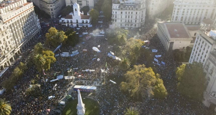 MULTITUDINARIA MARCHA UNIVERSITARIA