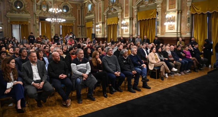 EL INTENDENTE POLETTI ESTUVO EN LA CIUDAD DE LA PLATA