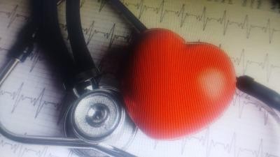 "OCTUBRE ROSA, CORAZ&Oacute;N ROJO"